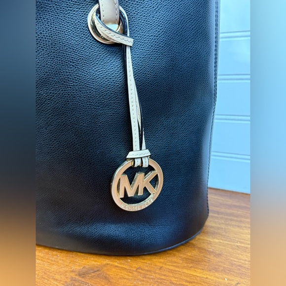 Michael Kors black & tan jetset shoulder tote bag purse. - Picture 5 of 15